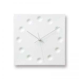 Small dimples in porcelain inspired by water droplets falling onto the earth, in calm white