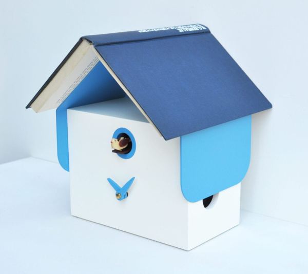 Image of the Dotto cuckoo clock in blue, used as a book stand