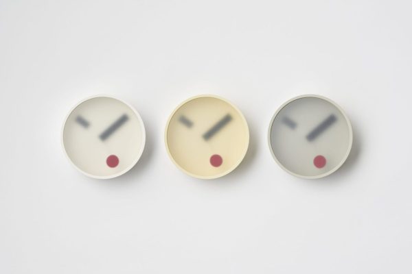 Kehai Wall clocks available in grey, white and yellow