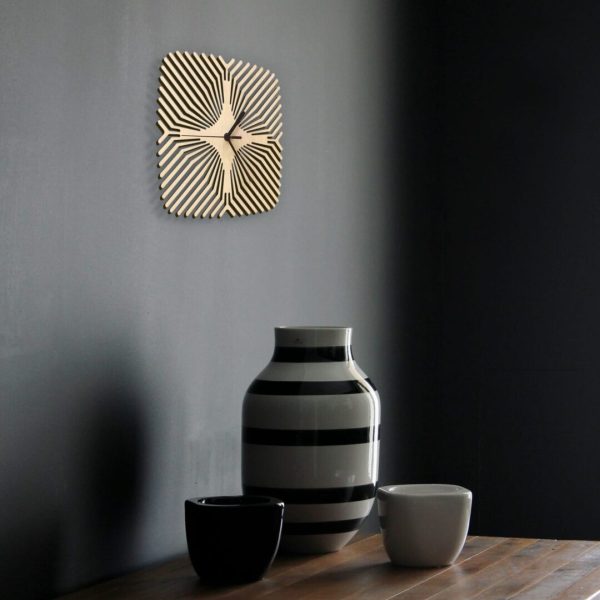 Medium Light Wood 'Spider' Wall Clock - Image 2